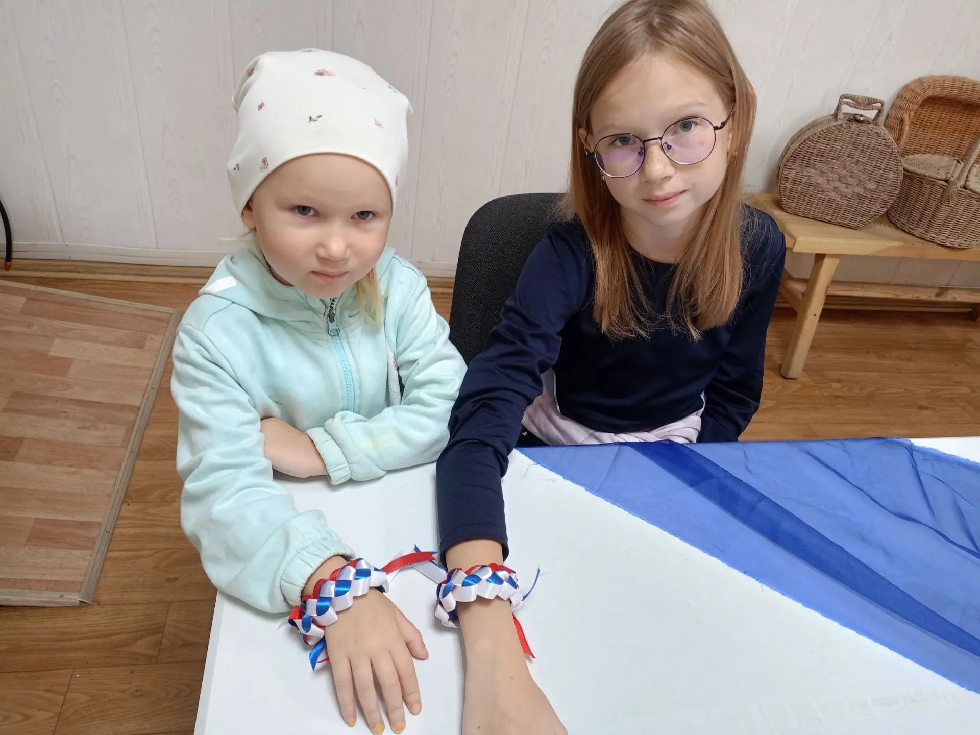 Патриотическая акция и творческий мастер-класс ко Дню государственного флага России